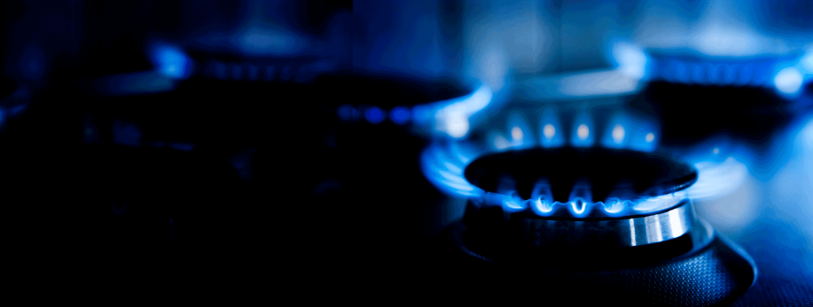 Strommasten vor Abendhimmel